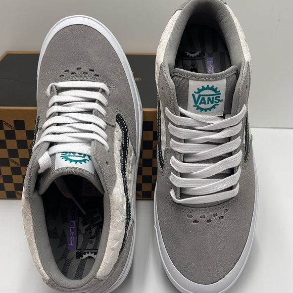 Vans Men’s Bmx Style 114 Peraza Grey/White
VN0A4BXL1XM
Sneakers - Picture 12 of 16